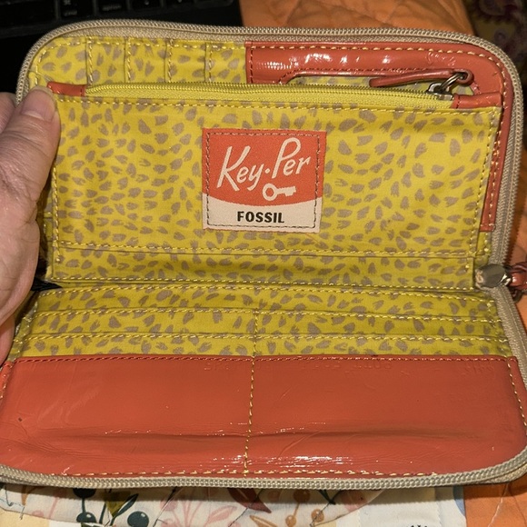 Fossil Key-Per Wallet zip around with key fob - Picture 5 of 7